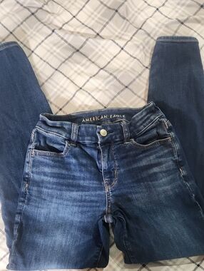 American Eagle Outfitters Women’s Medium/Dark Blue Skinny Jeans